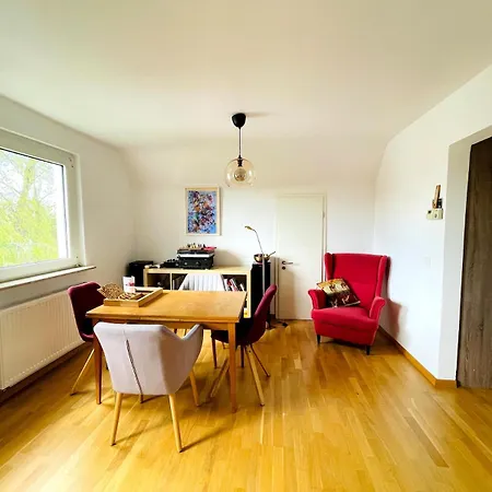 Gemuetliche Yoga-wohnung, Ruhig, & Stadionnaehe